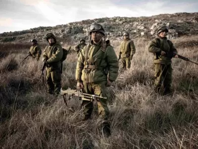 Soldados en el escenario de guerra