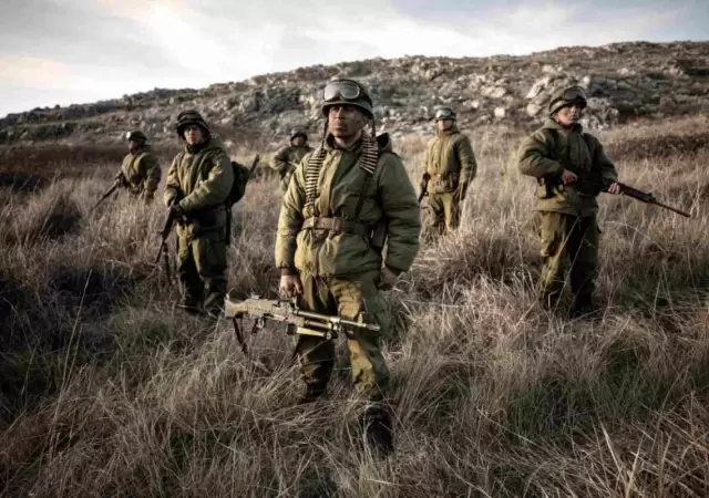 Soldados en el escenario de guerra
