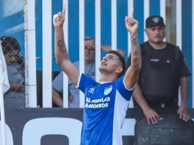 Atl�tico Tucum�n elimin� al equipo de Floresta