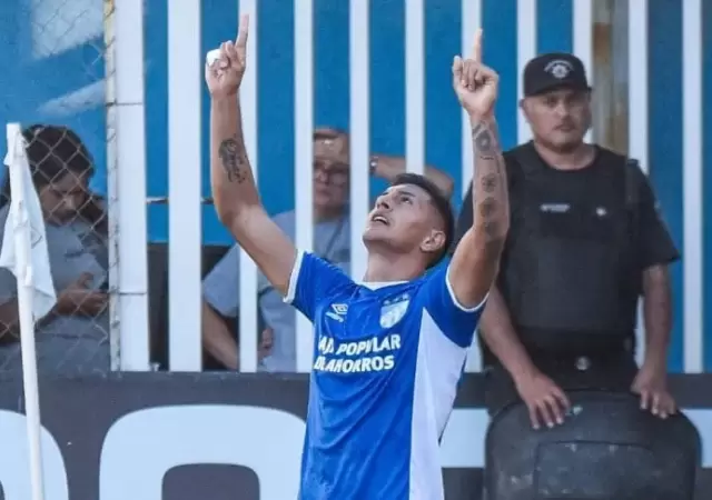 Atl�tico Tucum�n elimin� al equipo de Floresta