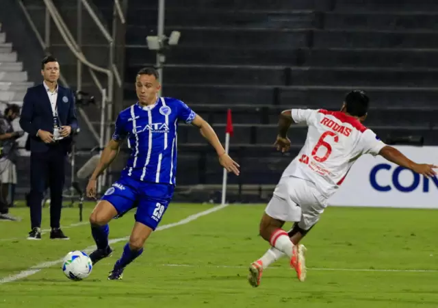 Jara fue importante en el lateral derecho de Godoy Cruz.