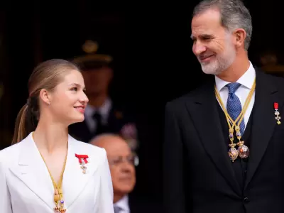 La princesa Leonor junto a su padre, el rey Felipe.