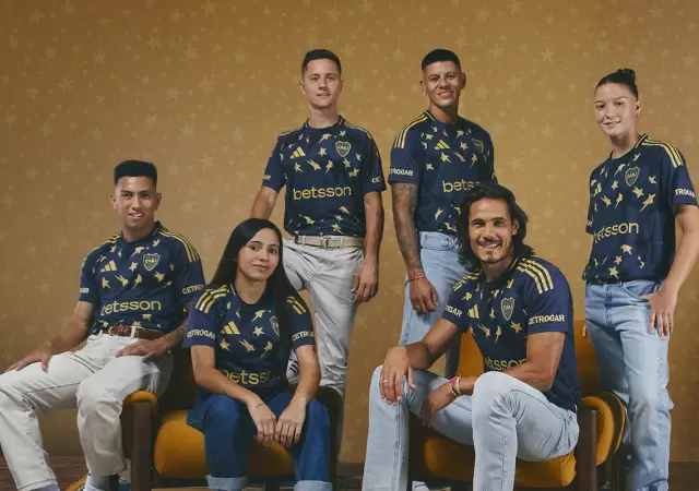 La indumentaria aleg�rica de Boca Juniors por sus 120 a�os.