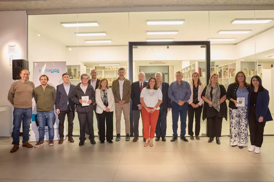 Libro Agua y Poblaciones, editado por el Departamento General de Irrigaci�n.