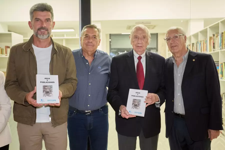 Libro Agua y Poblaciones, editado por el Departamento General de Irrigaci�n.