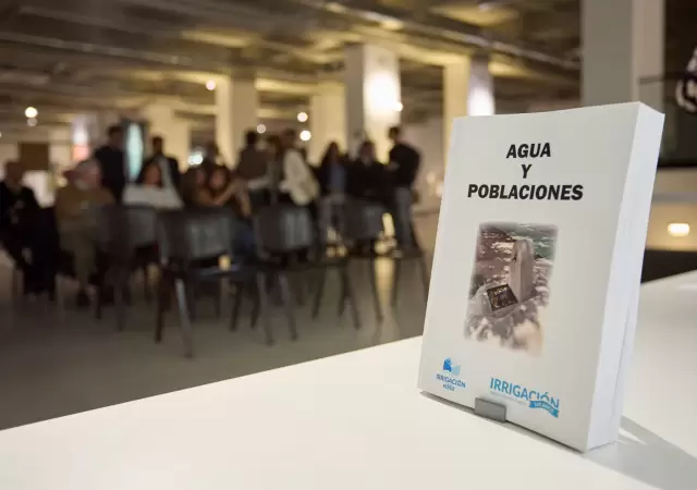 Agua y Poblaciones, editado por el Departamento General de Irrigaci�n.