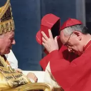 �Intervenci�n divina? La reliquia de Juan Pablo II que habr�a sanado a Francisco
