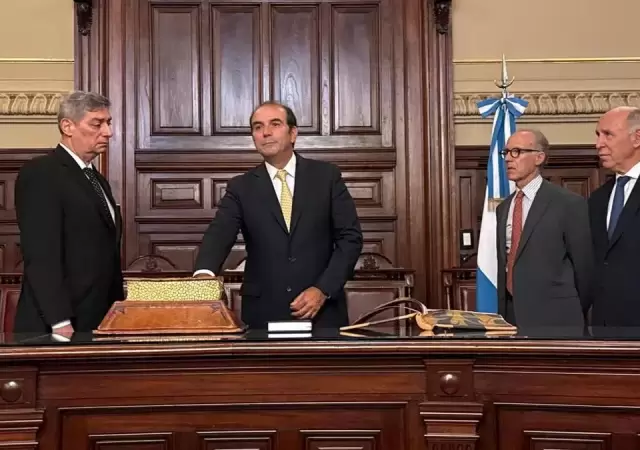 Manuel Garc�a Mansilla, jurando como miembro de la Corte en febrero.