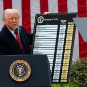 Guerra comercial: seg�n Trump, otros pa�ses le "besan el culo" para negociar