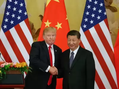 Donald Trump y Xi Jinping, enfretados por los aranceles.