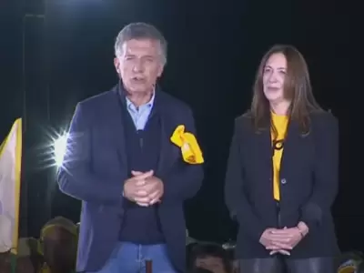 Mauricio Macri junto a Mar�a Eugenia Vidal en el acto de campa�a del PRO/