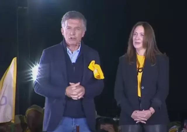 Mauricio Macri junto a Mar�a Eugenia Vidal en el acto de campa�a del PRO/