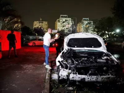 Uno de los autos alcanzado en Ashkelon tras el lanzamiento de misiles de Hamas/ Fuente: Reuters