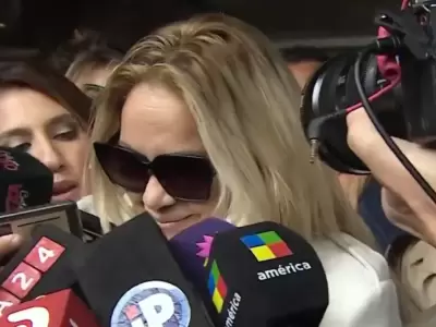 Ver�nica Ojeda sale del tribunal       /