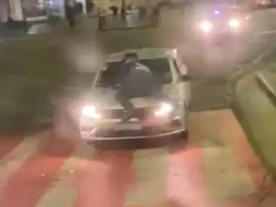 El automovilista trabajaba como Uber y llevaba a una ni�a en el vehiculo.