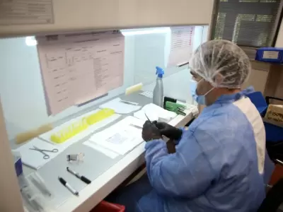 Laboratorio del Registro de Huellas Gen�ticas. /