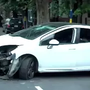 ¡Escalofriante! Un auto chocó y lo que había adentro paralizó a la Policía