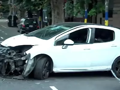 �Escalofriante! Un auto choc� y lo que hab�a adentro paraliz� a la Polic�a