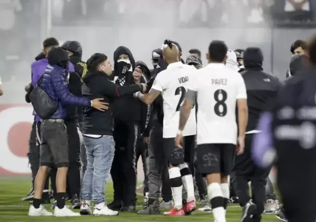 Seg�n explic� el fiscal, los hinchas fallecieron aplastados por una reja.