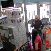 Jubilado entr� a un local para robar pero no le creyeron que era verdad