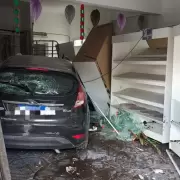 Inexplicable: un hombre conduc�a herido, atropell� a una mujer y ambos murieron