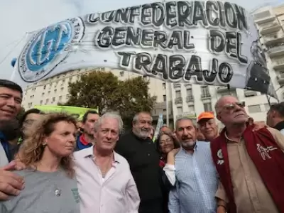"Estos paros les quitan a los trabajadores la posibilidad de asistir a sus puestos si as� lo desean" (V. Razzini)