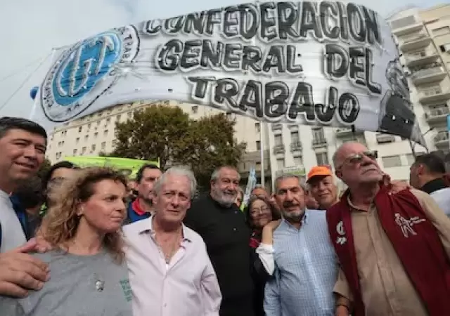 "Estos paros les quitan a los trabajadores la posibilidad de asistir a sus puestos si as� lo desean" (V. Razzini)