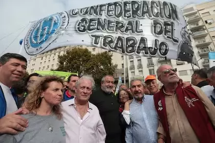 "Estos paros les quitan a los trabajadores la posibilidad de asistir a sus puestos si así lo desean" (V. Razzini)