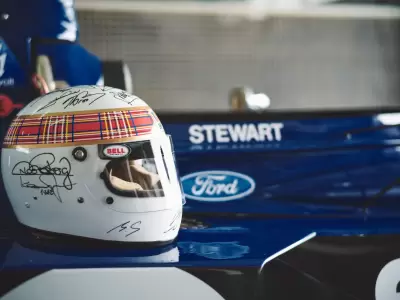 Michael Schumacher firm� un casco para una causa ben�fica de una leyenda de la F1