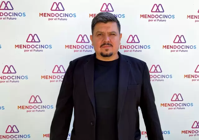 P�rez es empresario (due�o del restaurant "El Nuevo Bigote", ubicado en Las Heras).
