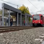 El Gobierno de Mendoza pondr� molinetes para evitar "colados" en el Metrotranv�a
