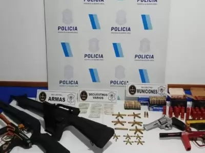 El arsenal incautado al acusado de haber atropellado y matado al menor.