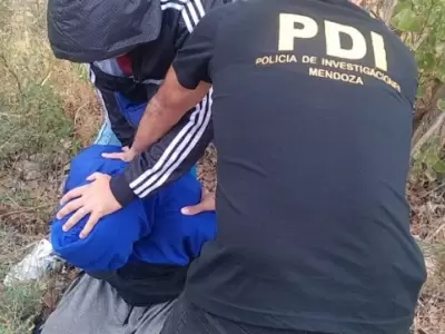 El acusado de absuar de una estudiante en la localidad de El Borboll�n en Las Heras, Mendoza fue detenido este martes por Polic�as de Investigaciones/