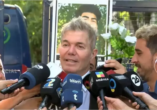 El abogado Fernando Burlando habl� con la prensa antes de participar de la audiencia de este martes. (Foto: web)