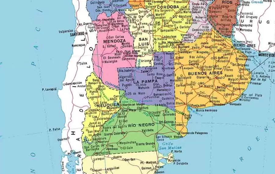 Mapa con divisi�n pol�tica, propio de los a�os de la primaria, donde se distingue el punto de confluencia de La Pampa, Mendoza, R�o Negro y Neuqu�n.