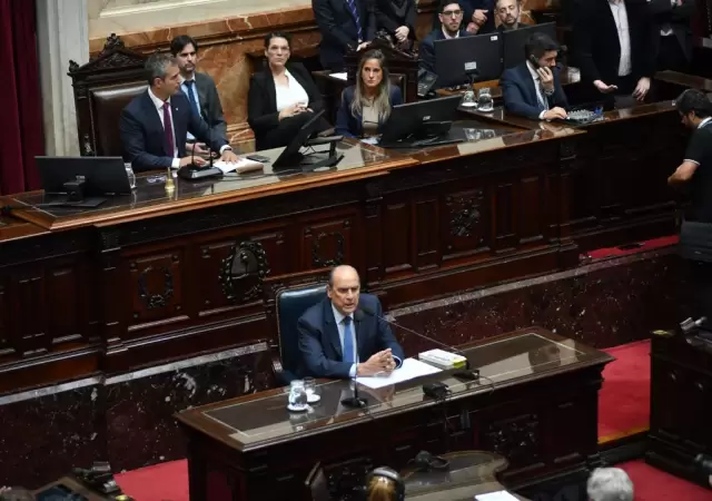 El  jefe de Gabinete en Diputados      /