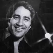 Polo M�rquez y sus guitarras, en el cielo con diamantes