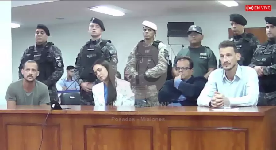 Sebasti�n y Germ�n Kiczka (en los extremos de la mesa).