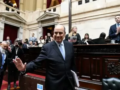 Francos entra a la sesi�n de Diputados