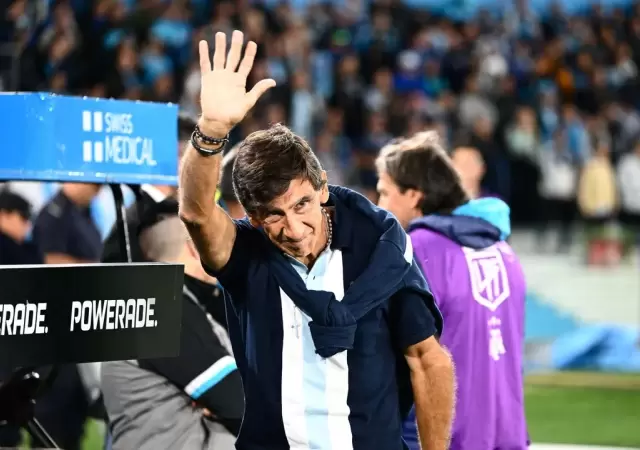 Gustavo Costas, seguir� en la Academia