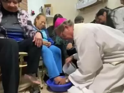 Este Jueves Santo, la Iglesia Cat�lica lav� los pies de los jubilados y pidi� por una jubilaci�n digna para ellos.
