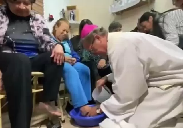 Este Jueves Santo, la Iglesia Cat�lica lav� los pies de los jubilados y pidi� por una jubilaci�n digna para ellos.