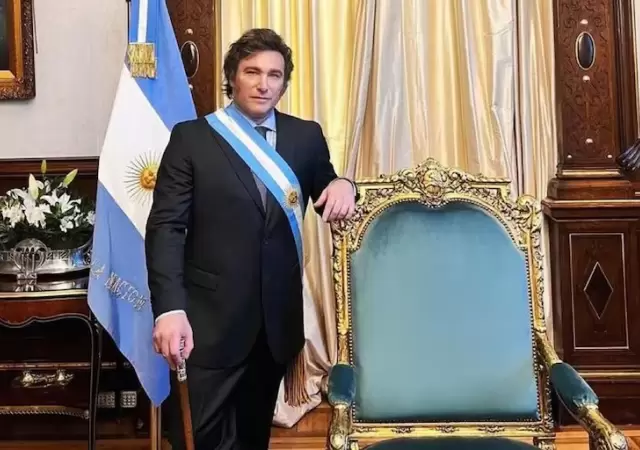 Javier Milei elige un look m�s c�modo y austero para trabajar en la Quinta de Olivos
