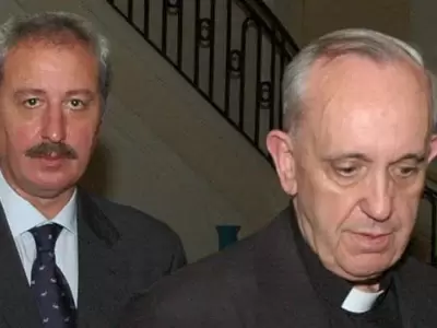 El exsecretario de Culto, Guillermo Oliveri, junto con Jorge Bergoglio/ Fuente: Noticias Argentinas