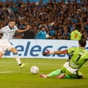 Racing sin público ante un Colo Colo convulsionado por el fantasma de la suspensión