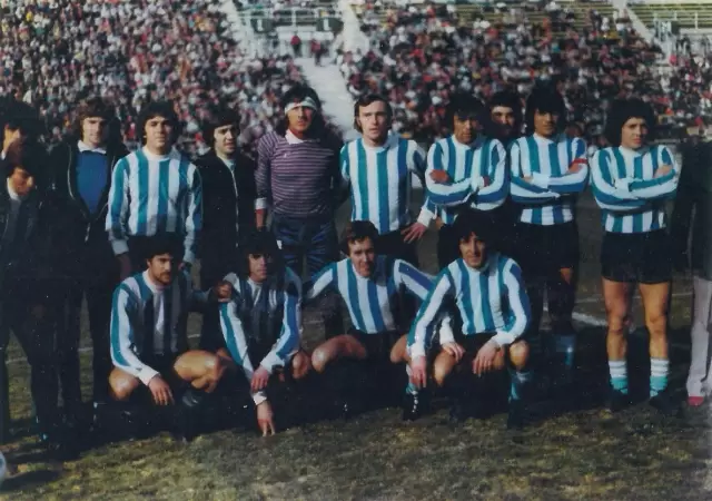 Hugo Gatti junto a sus compa�eros de Atl�tico Argentino en 1980