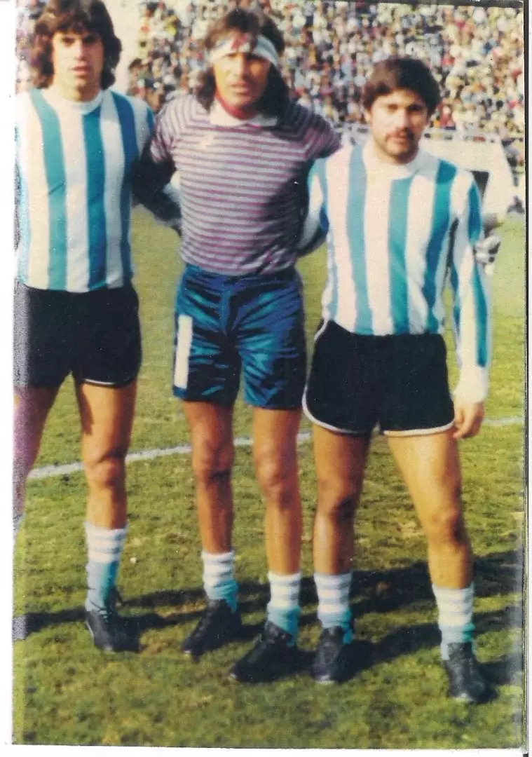 Norberto Touz�n, Hugo Gatti y Carlos Ereros en la previa de aquel recordado amistoso.