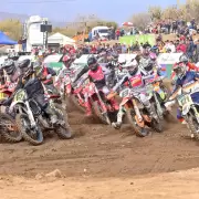 El rugir de los motores despierta el campeonato cuyano de Motocross en El Carrizal