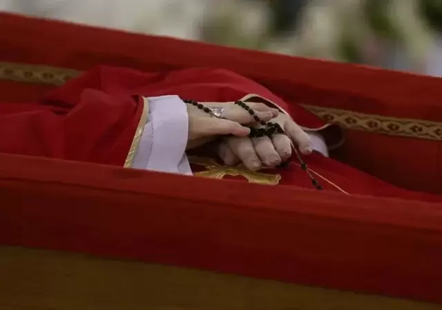 El papa Francisco ya est� en la capilla de Santa Marta.