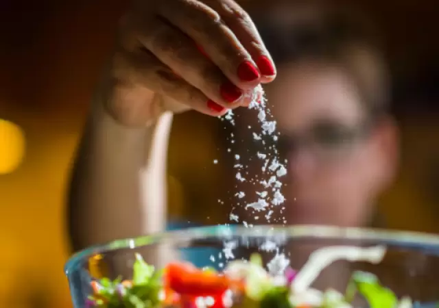No se deben consumir m�s de 5 gramos diarios de sal.